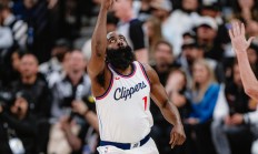 关于里程碑夜洛杉矶快船豪取连胜；全明星赛窗口期刷纪录；压力陡增；轮换策略成焦点的信息-九游体育直播官网